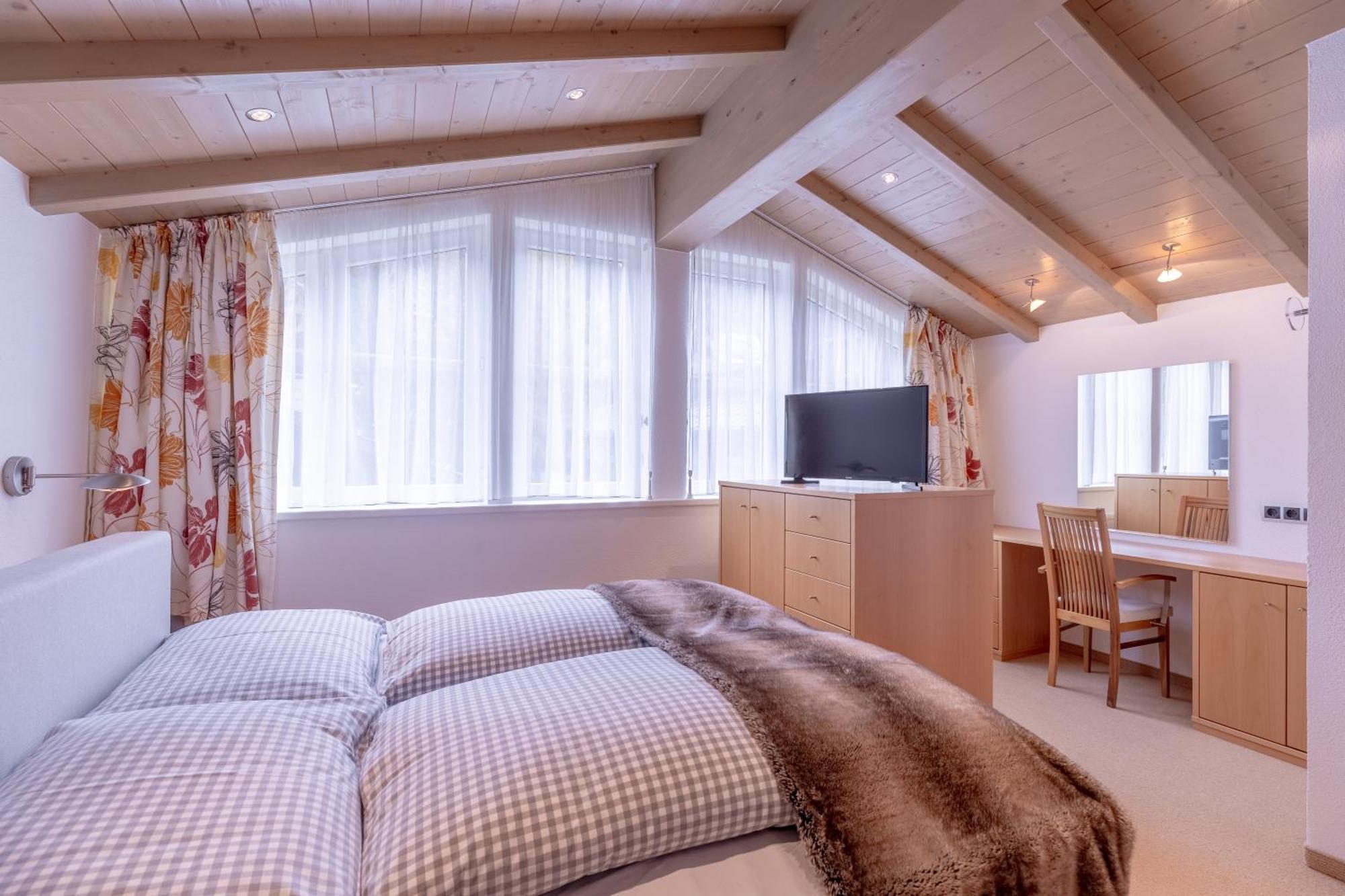 Quality Hosts Arlberg - Hotel Bergheim ซังคท์อันทอนอัมอาร์ลแบร์ก ภายนอก รูปภาพ