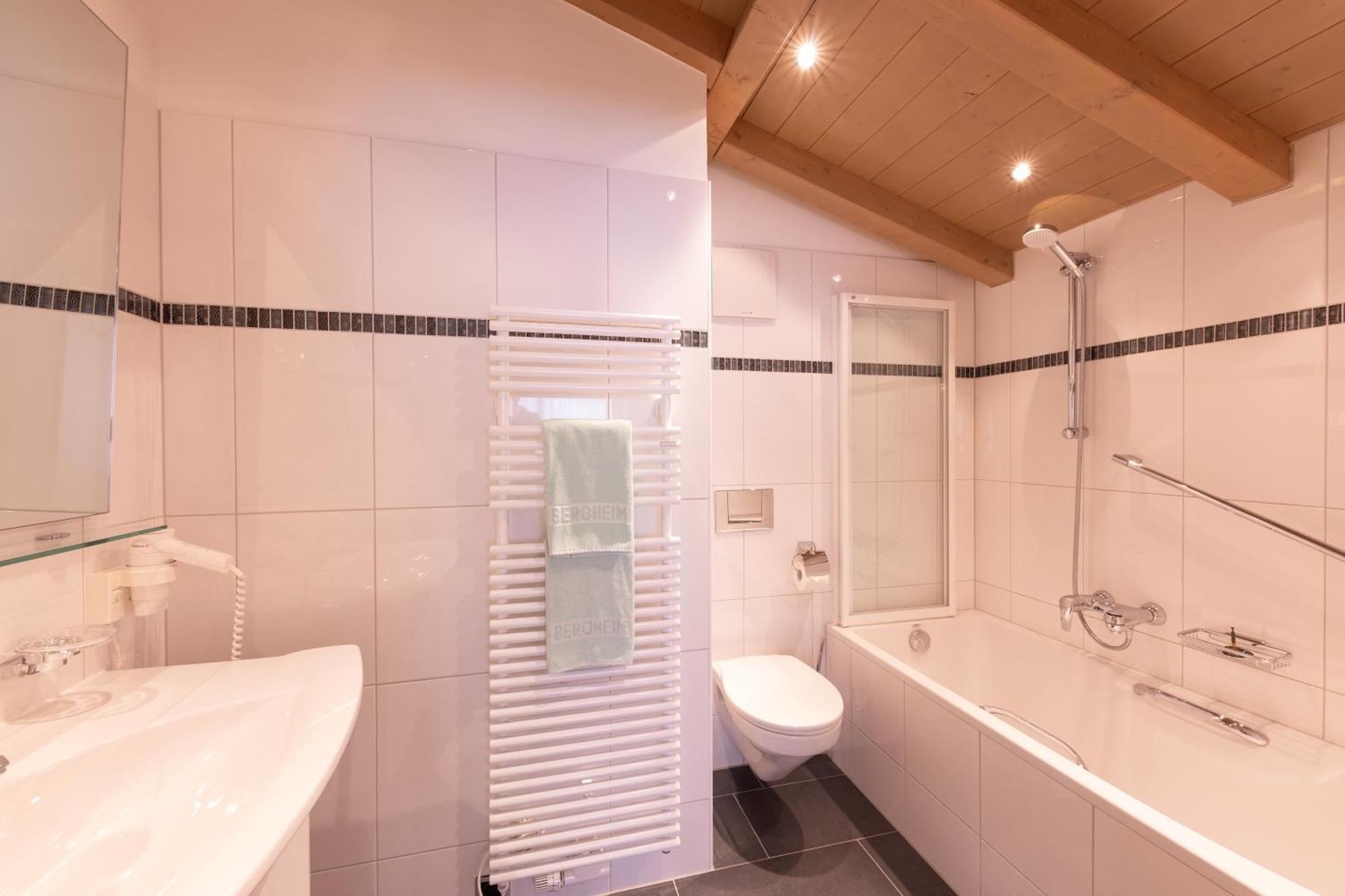 Quality Hosts Arlberg - Hotel Bergheim ซังคท์อันทอนอัมอาร์ลแบร์ก ภายนอก รูปภาพ